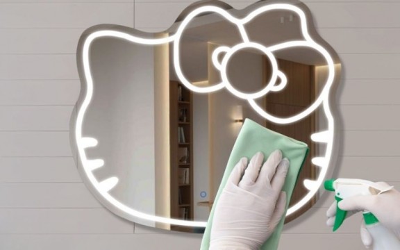 Cách Vệ Sinh Và Bảo Quản Gương Led Trang Điểm Đúng Cách 